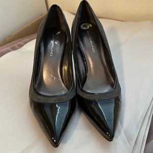 Bandolino, Black patent glen plaid fabric, 4 in heels size 9, new without tag